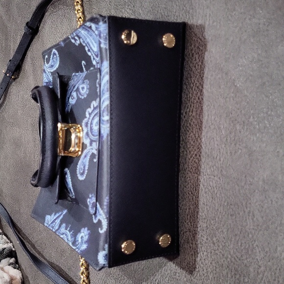 Michael Kors Purse - Picture 5 of 17